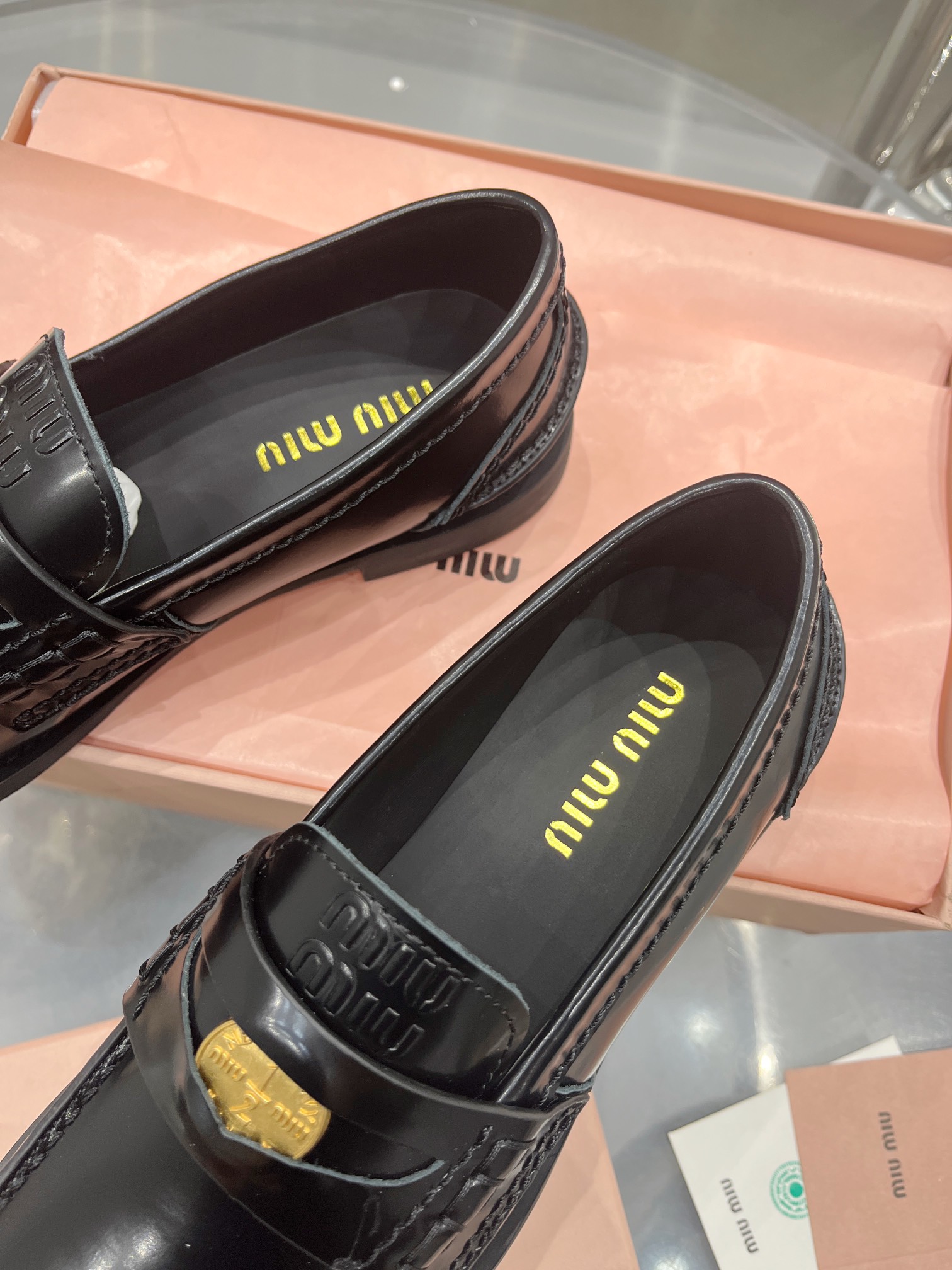 miumiu バレリーナコピー 牛革 ローファー モカシン レザー カジュアル 防滑 ファッション 人気 ブラック_9