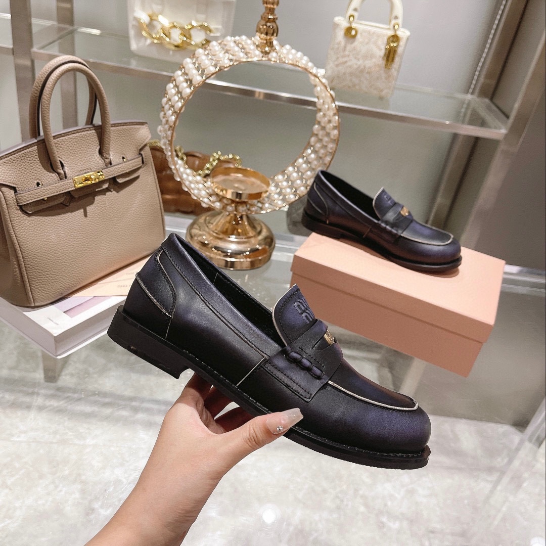 miumiu フラット シューズ激安通販 牛革 ローファー モカシン 可愛い 防滑 ファッション 人気 ブラック_6