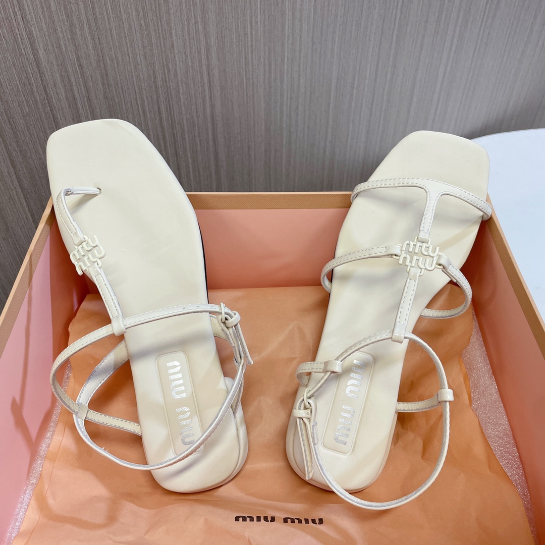 レディース miumiu 靴激安通販 ス サンダル レザー 夏シューズ レディース 美脚 歩きやすい ホワイト_2
