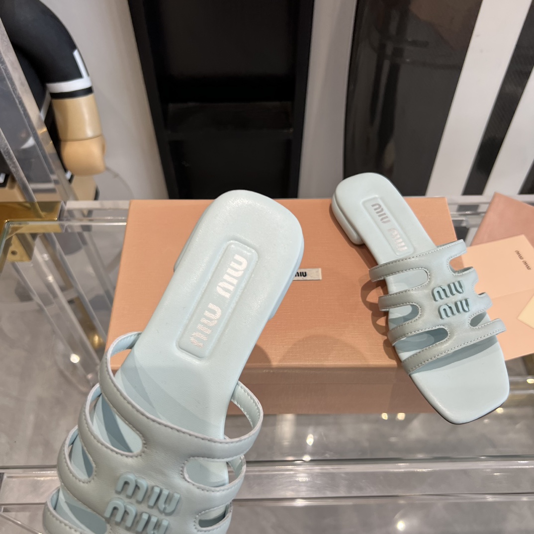miumiu の スニーカーＮ級品 レザー 夏シューズ レディース スリッパ おしゃれ スクエア 空色 ブルー_3