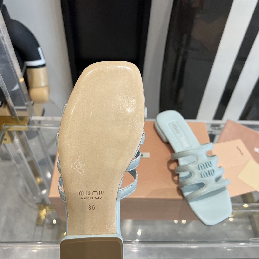 miumiu の スニーカーＮ級品 レザー 夏シューズ レディース スリッパ おしゃれ スクエア 空色 ブルー_5