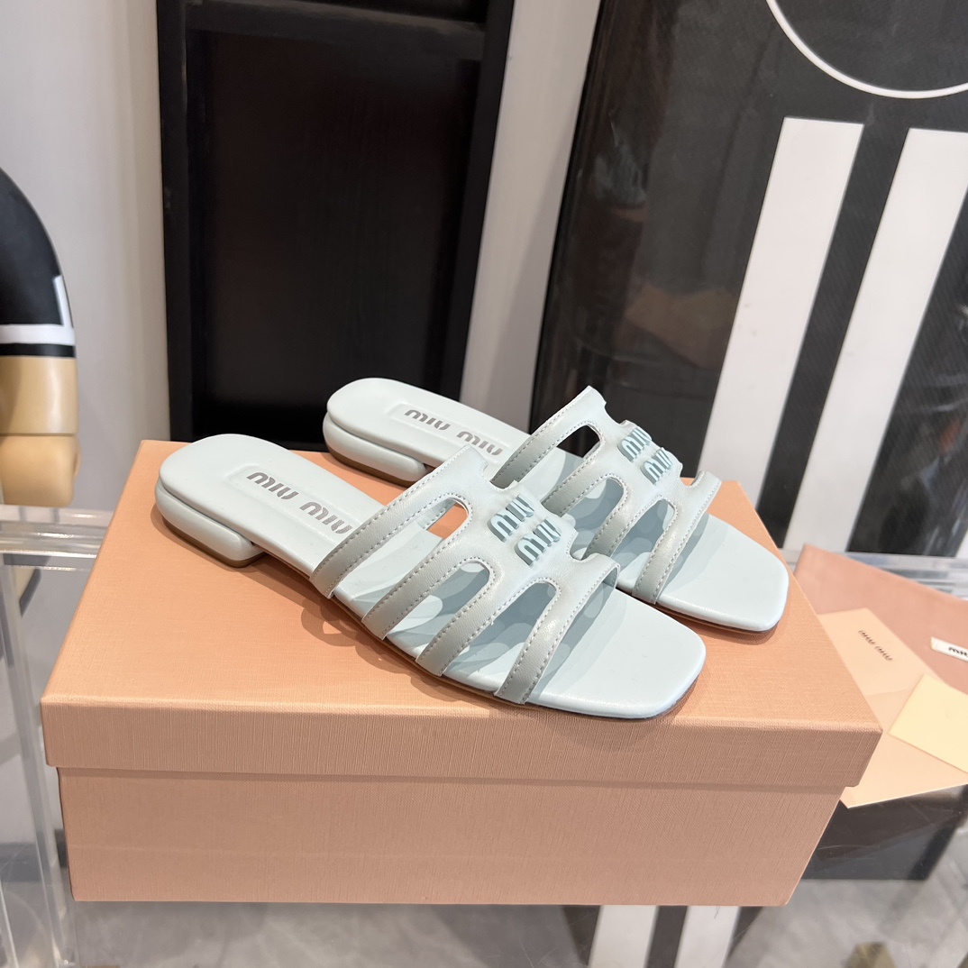 miumiu の スニーカーＮ級品 レザー 夏シューズ レディース スリッパ おしゃれ スクエア 空色 ブルー_6