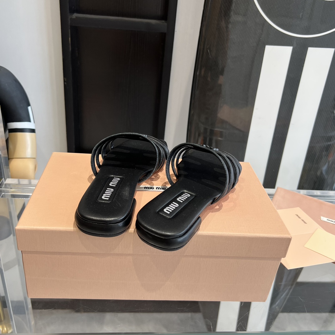 miumiu スニーカー キラキラスーパーコピー 牛革 夏シューズ レディース スリッパ おしゃれ 人気新作 ブラック_7
