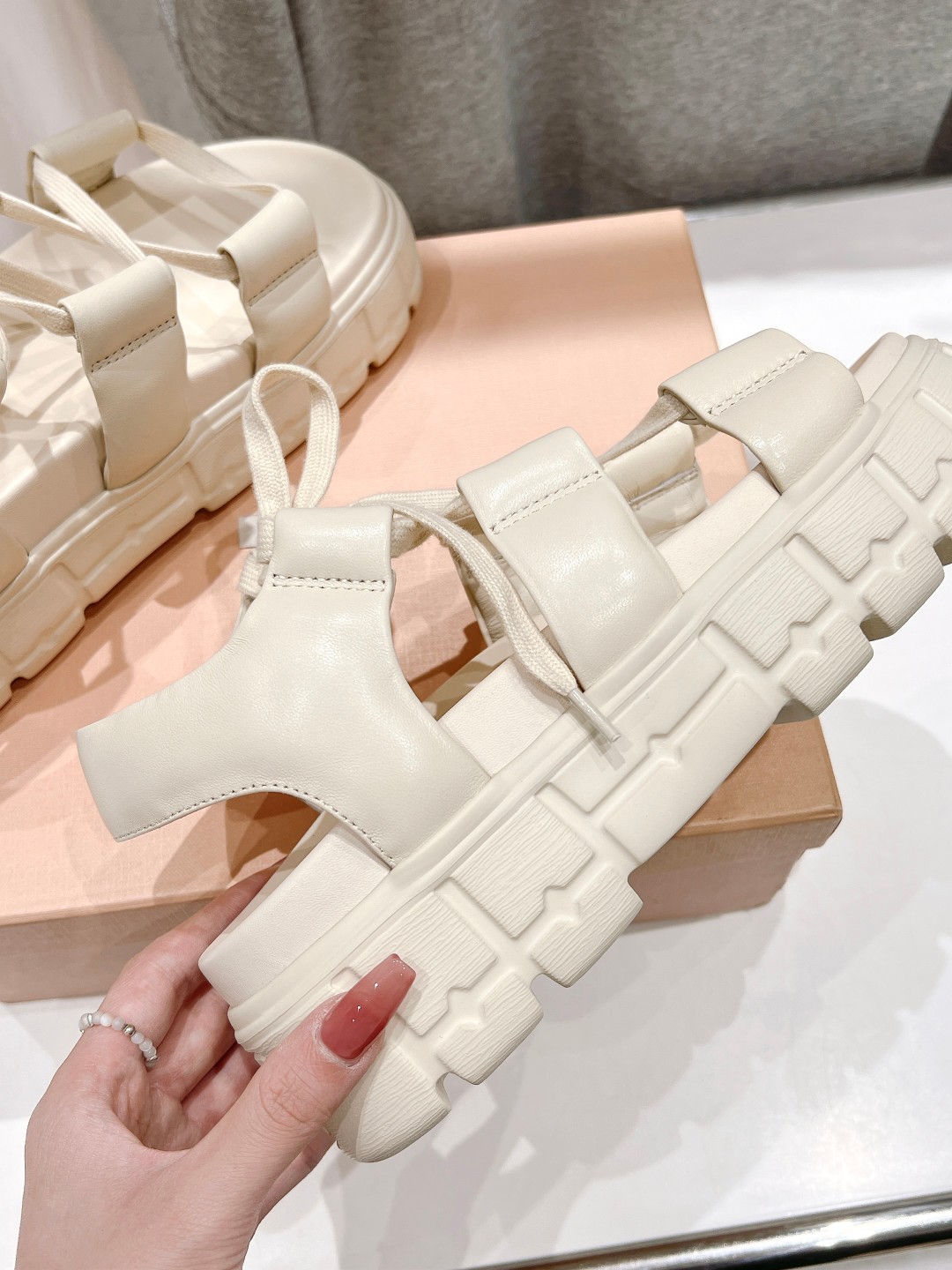 miumiu スニーカー 白偽物 夏シューズ レザー サンダル カジュアルシューズ 5㎝ヒール 人気新作 ホワイト_8