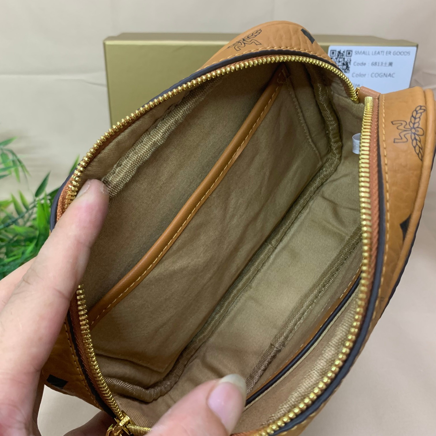 MCMバッグセレクト偽物 斜め掛けバッグ カメラバッグ カジュアル 人気定番 シンプル 大容量 ブラウン_6