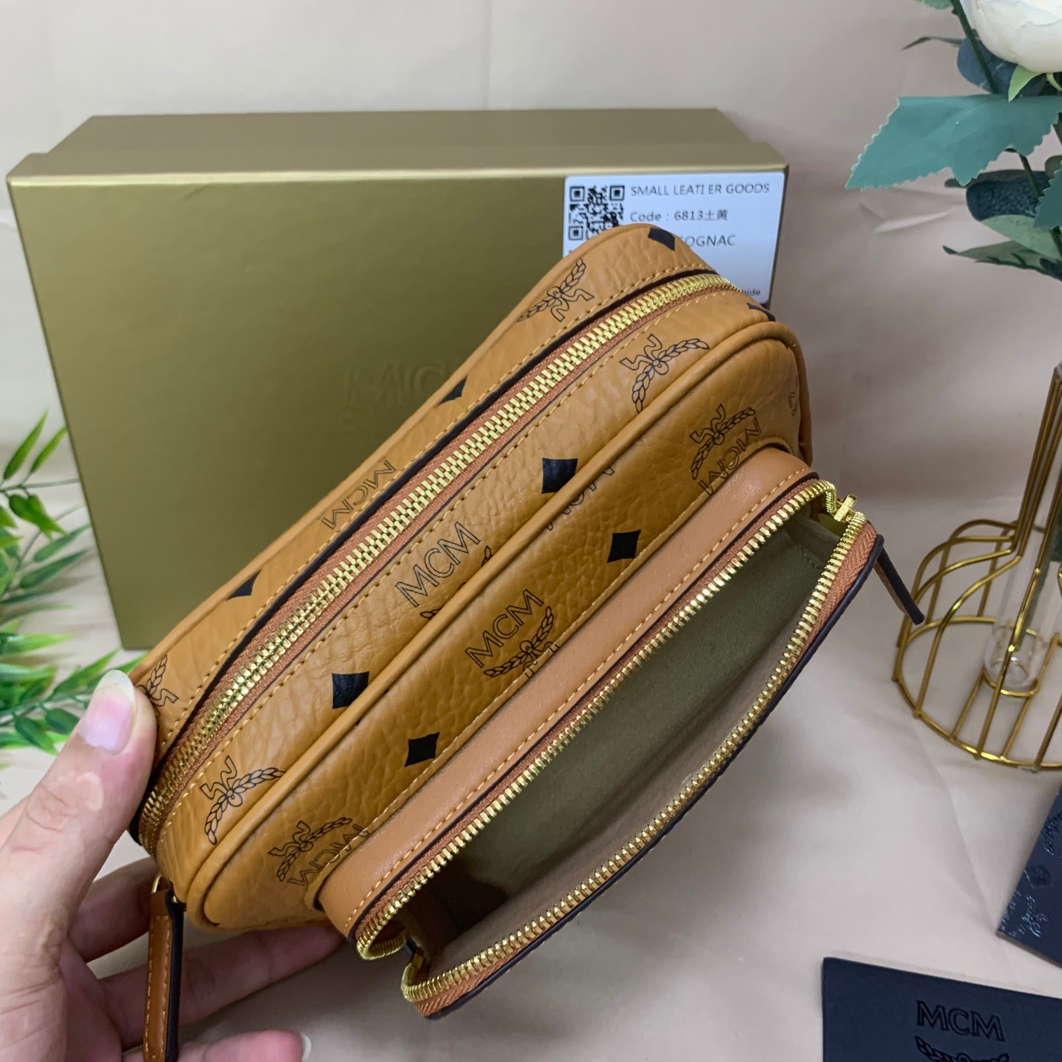 MCMバッグセレクト偽物 斜め掛けバッグ カメラバッグ カジュアル 人気定番 シンプル 大容量 ブラウン_7