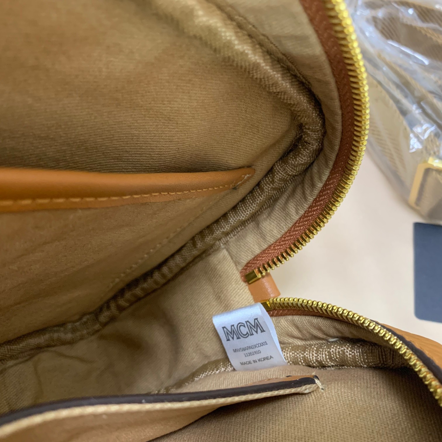 MCMバッグセレクト偽物 斜め掛けバッグ カメラバッグ カジュアル 人気定番 シンプル 大容量 ブラウン_9