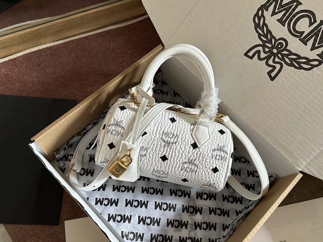 mcm 値段スーパーコピー 持ちバッグ 斜め掛けバッグ カジュアル 牛革 ミニバッグ ファッション 流行品 ホワイト_1