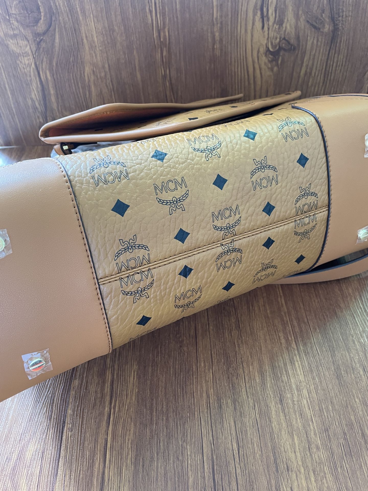 MCMエムシーエム ボストンバッグコピー 大容量 ファッション 持ちバッグ 牛革 通勤 シンプル 杏色_5