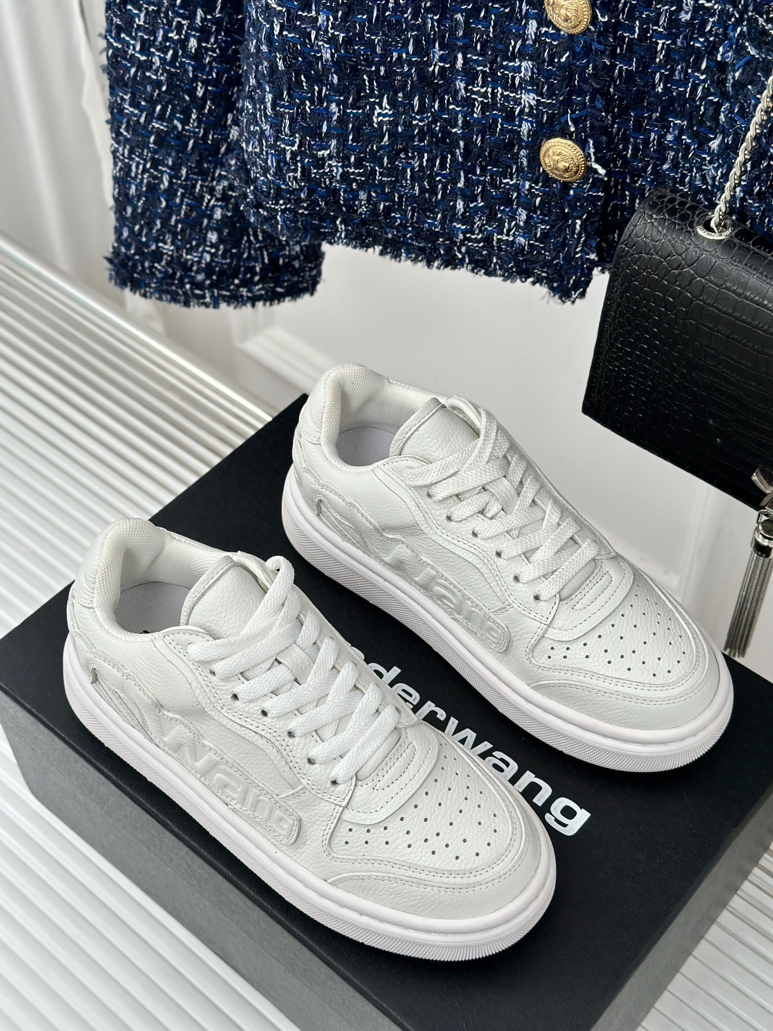 McQueen アレキサンダーマックイーン 靴 サイズ感スーパーコピー 運動 スポーツシューズ 厚底 シンプル ホワイト_3