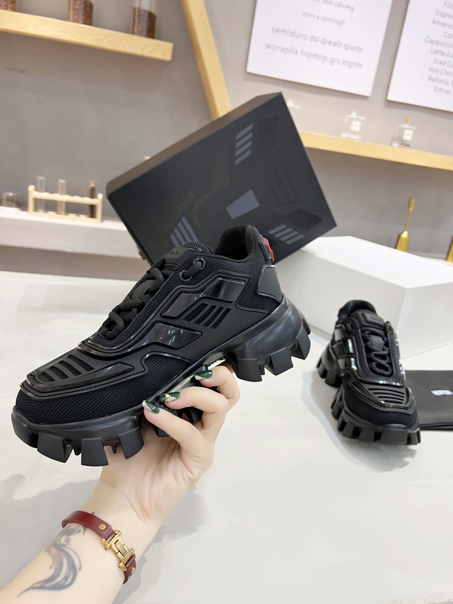 PRADAプラダシューズスーパーコピー 厚底 カジュアルシューズ 5㎝ヒール シンプル 美脚 ブラック_4
