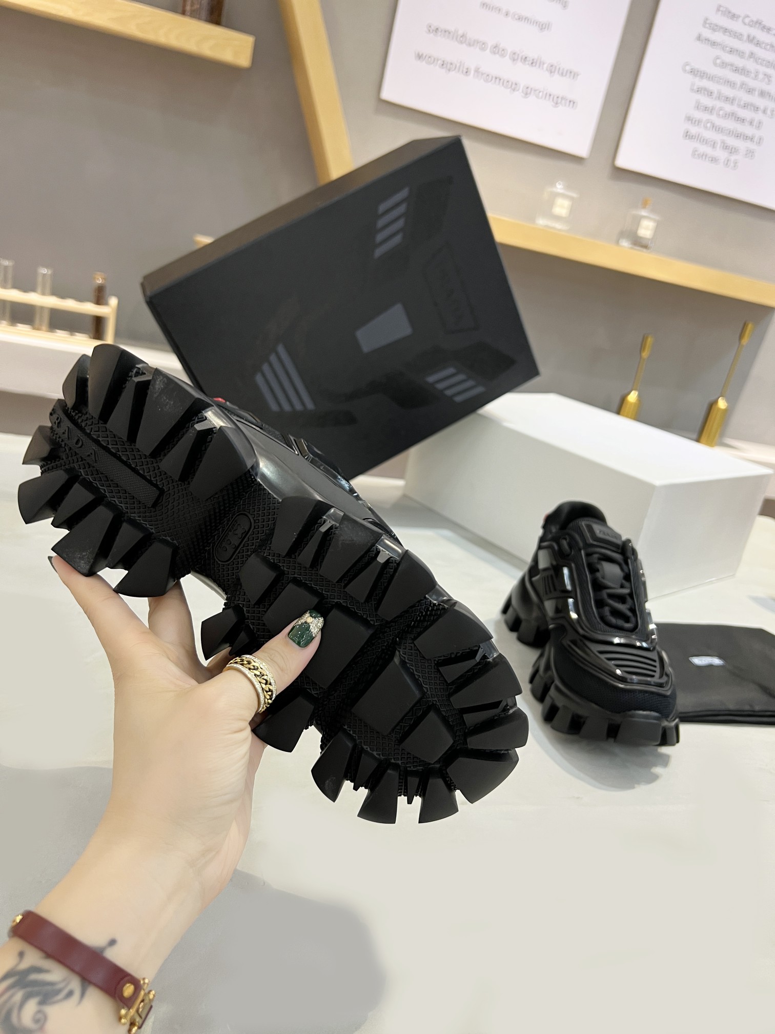 PRADAプラダシューズスーパーコピー 厚底 カジュアルシューズ 5㎝ヒール シンプル 美脚 ブラック_6