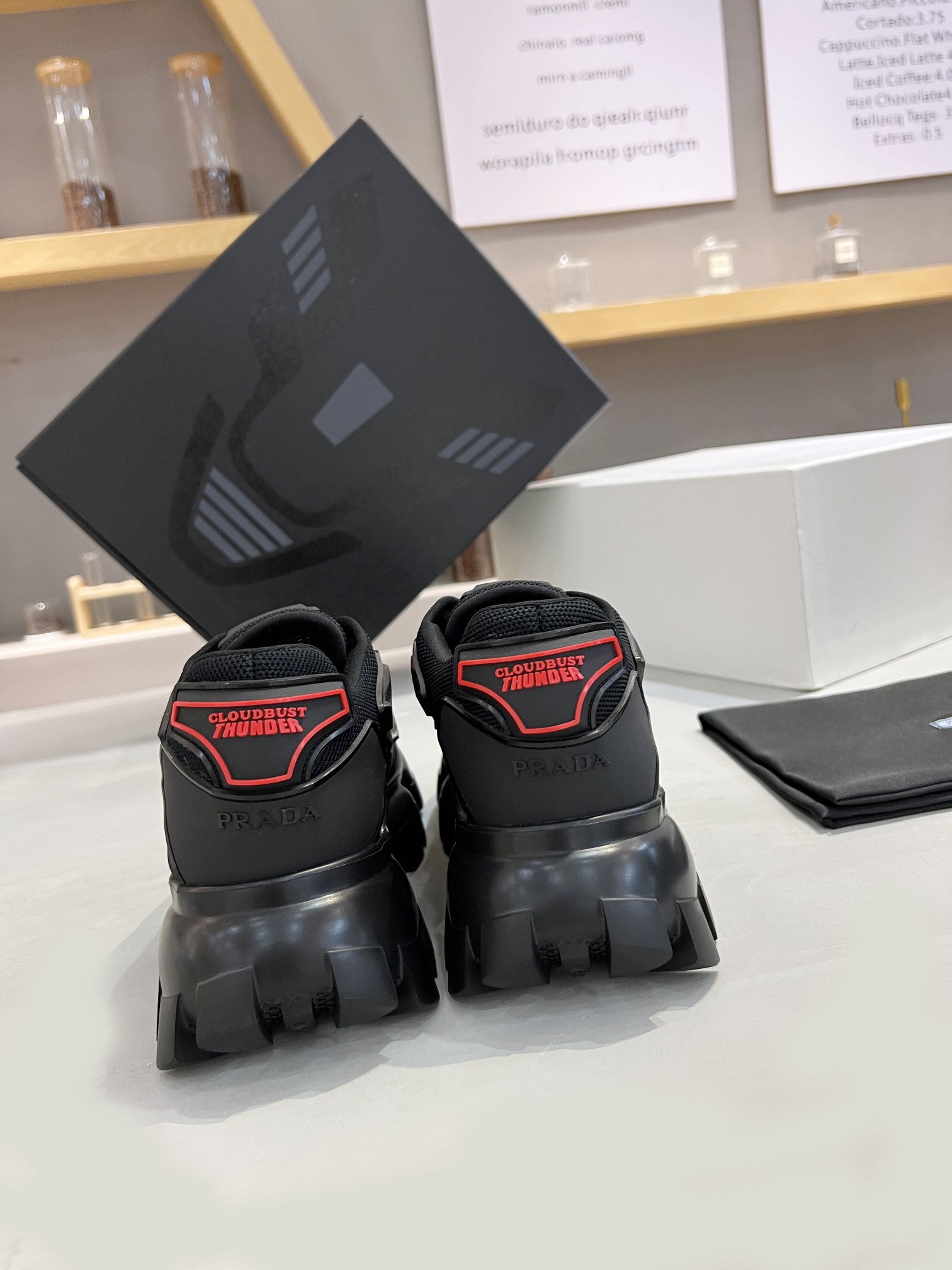 PRADAプラダシューズスーパーコピー 厚底 カジュアルシューズ 5㎝ヒール シンプル 美脚 ブラック_8