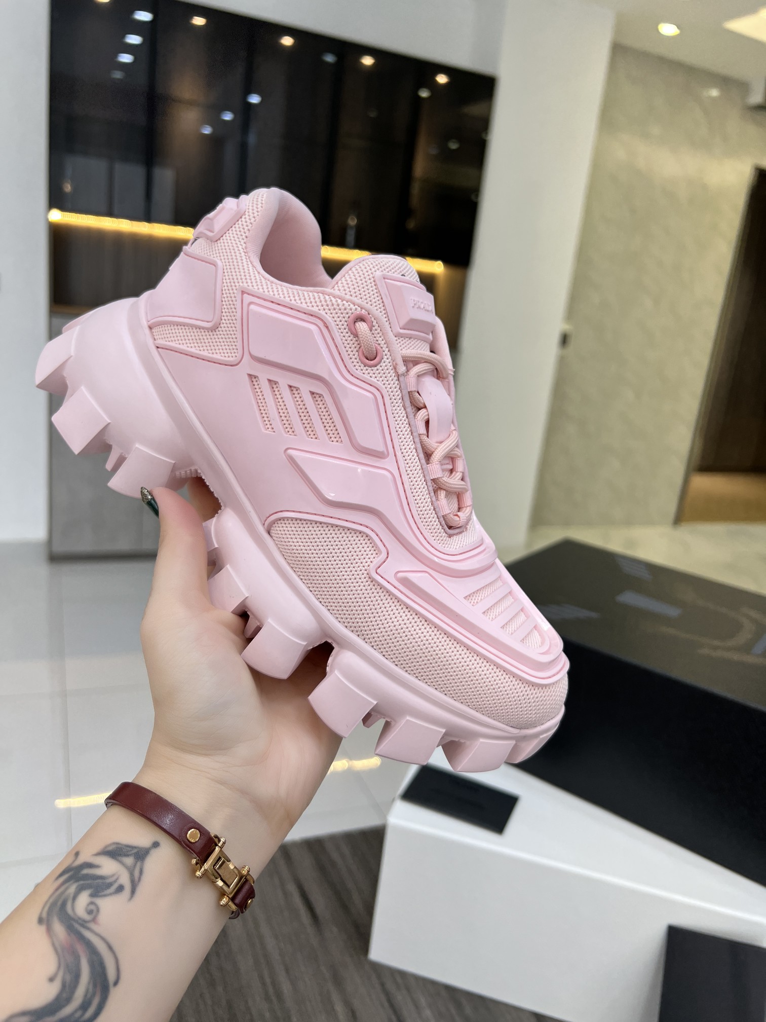 PRADAプラダシューズ サイズ感コピー 厚底 ダッドシューズ カジュアルシューズ 5㎝ヒール シンプル 美脚 ピンク_5