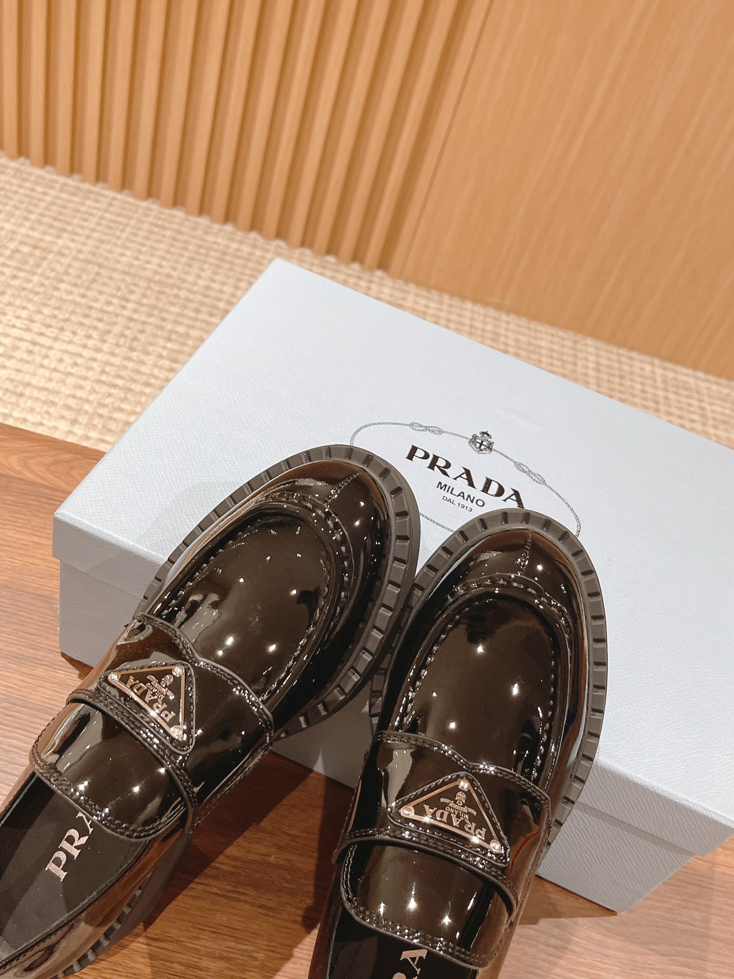 PRADAプラダ靴スニーカーＮ級品 モカシン ローファー シューズ 歩きやすい 牛革 シンプル 軽量 ビジネス ブラウン_4