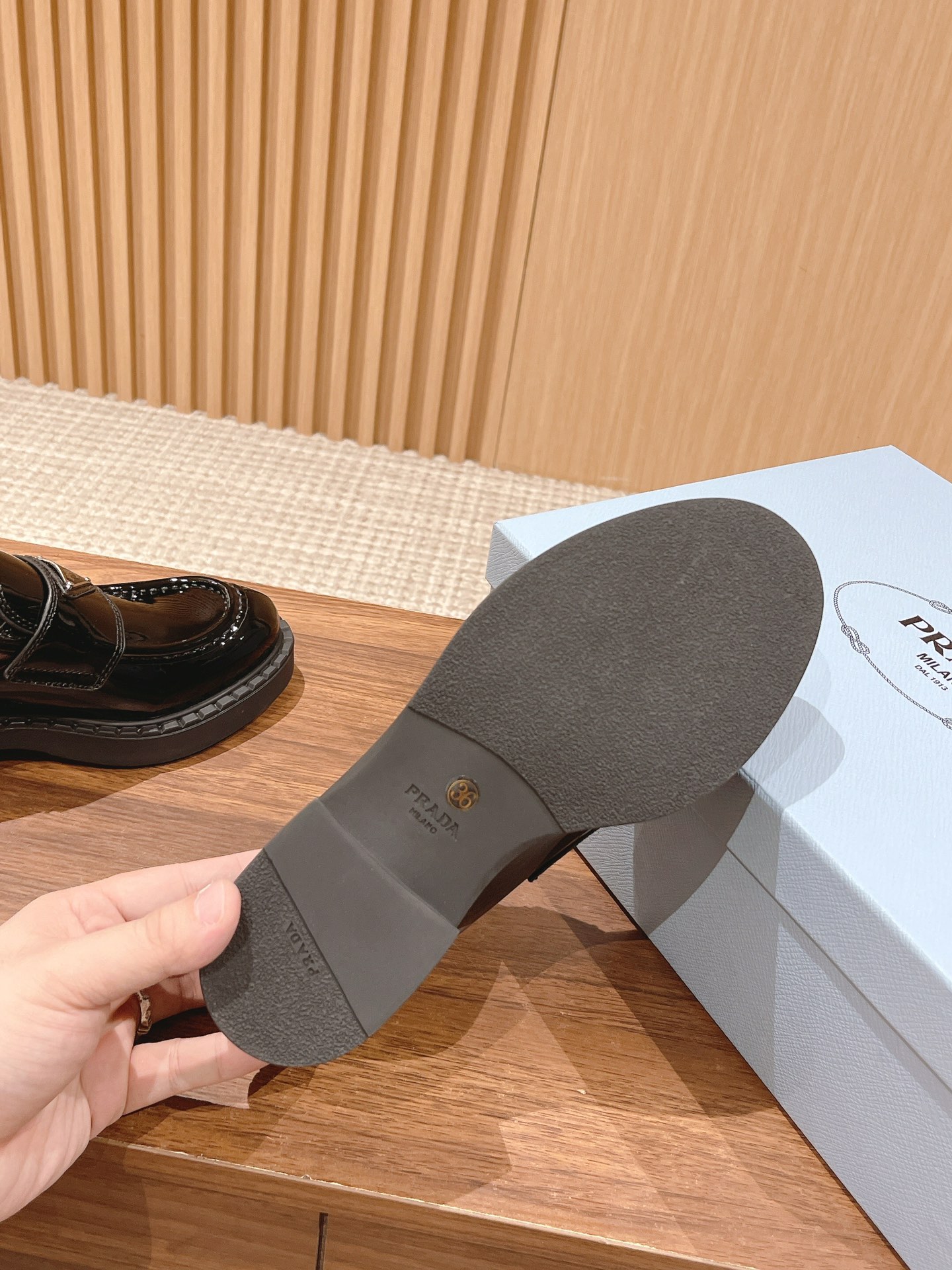 PRADAプラダ靴スニーカーＮ級品 モカシン ローファー シューズ 歩きやすい 牛革 シンプル 軽量 ビジネス ブラウン_5