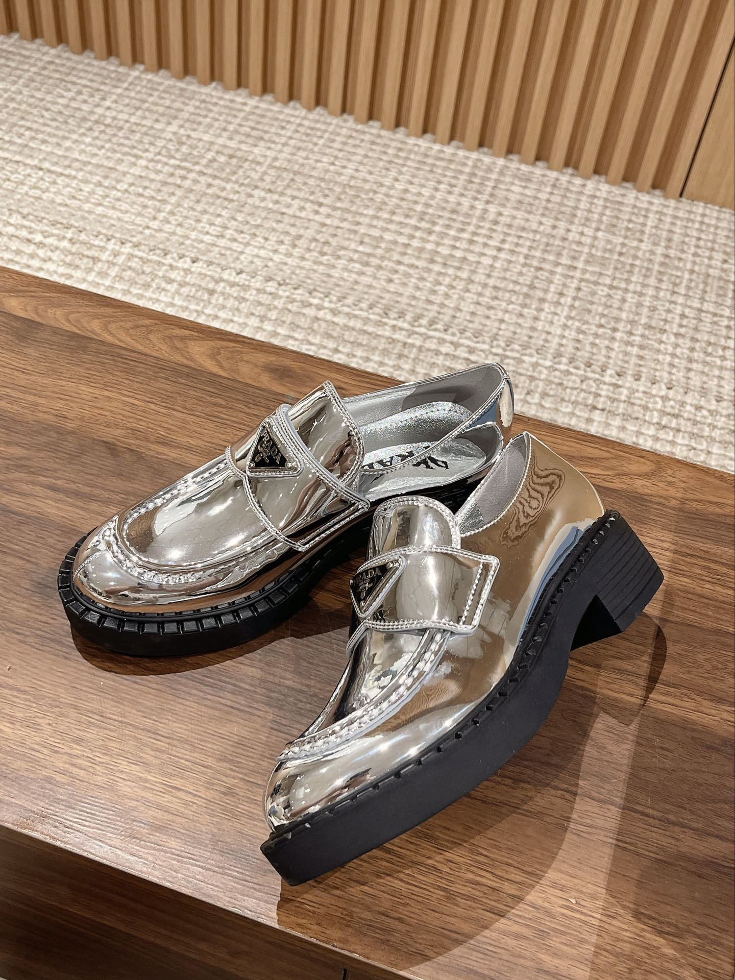 PRADAプラダ ソックスブーツ激安通販 モカシン ローファー シューズ 牛革 軽量 ビジネス 通勤 防滑 履き心地 グレイ_2