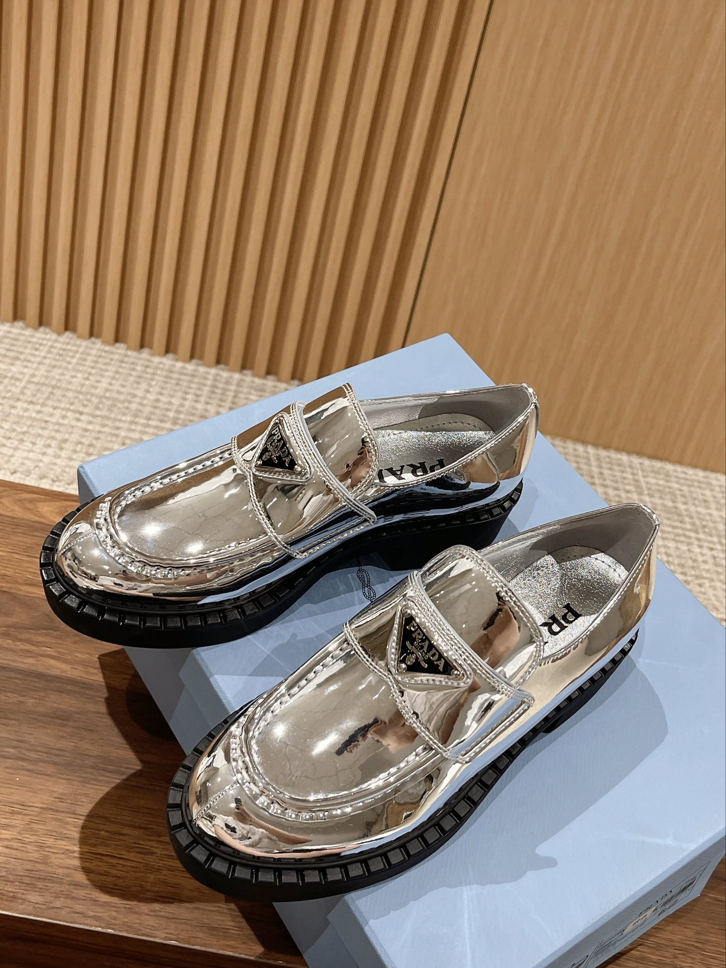 PRADAプラダ ソックスブーツ激安通販 モカシン ローファー シューズ 牛革 軽量 ビジネス 通勤 防滑 履き心地 グレイ_3