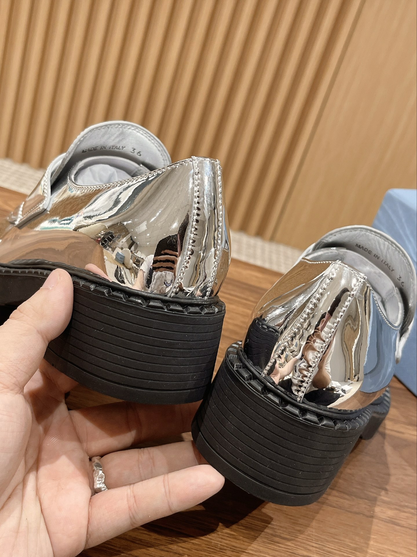 PRADAプラダ ソックスブーツ激安通販 モカシン ローファー シューズ 牛革 軽量 ビジネス 通勤 防滑 履き心地 グレイ_5