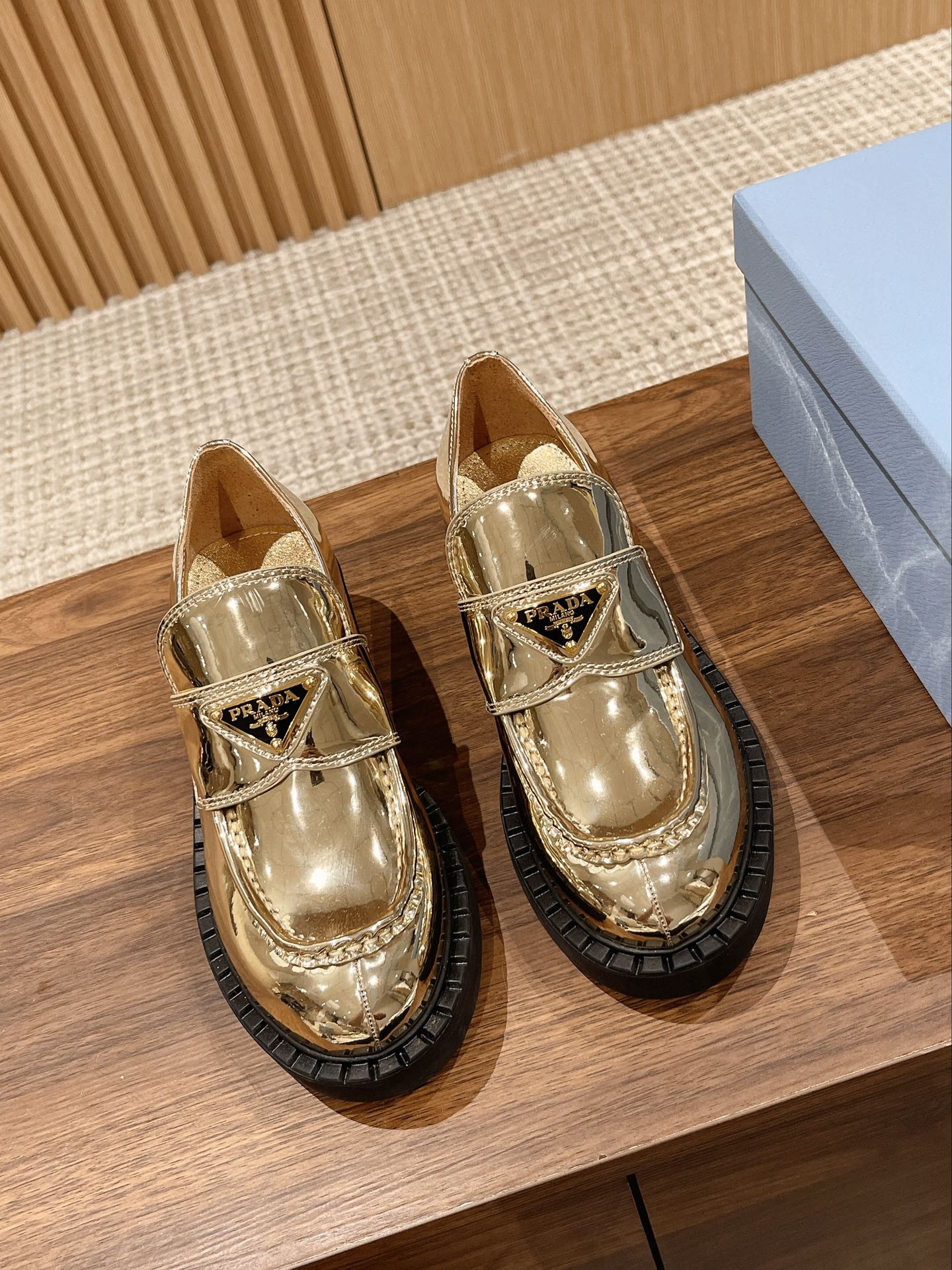 PRADAプラダ ソックススニーカー偽物 モカシン ローファー シューズ 牛革 軽量 ビジネス 通勤 防滑 履き心地 ブラウン_1