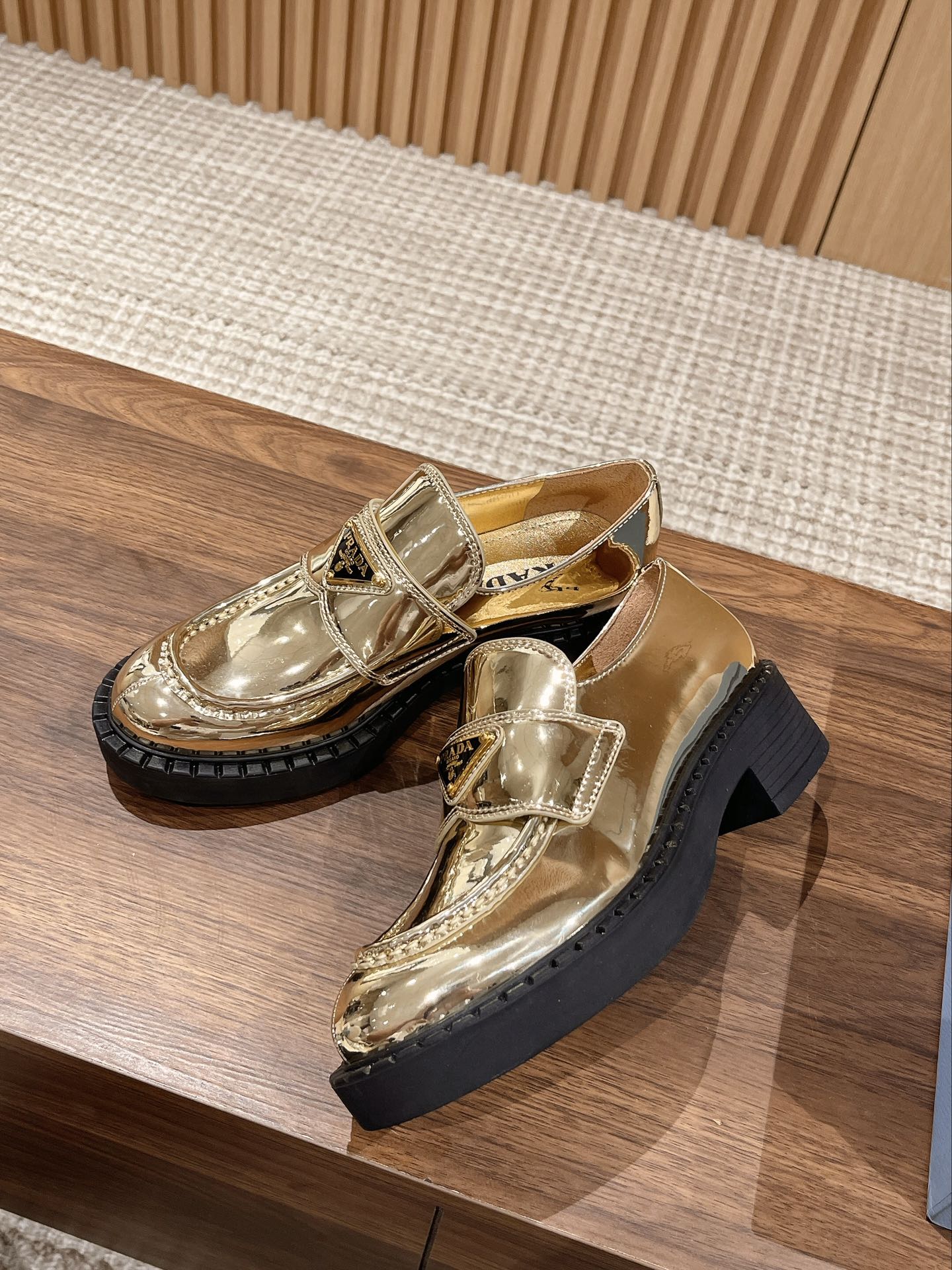 PRADAプラダ ソックススニーカー偽物 モカシン ローファー シューズ 牛革 軽量 ビジネス 通勤 防滑 履き心地 ブラウン_2