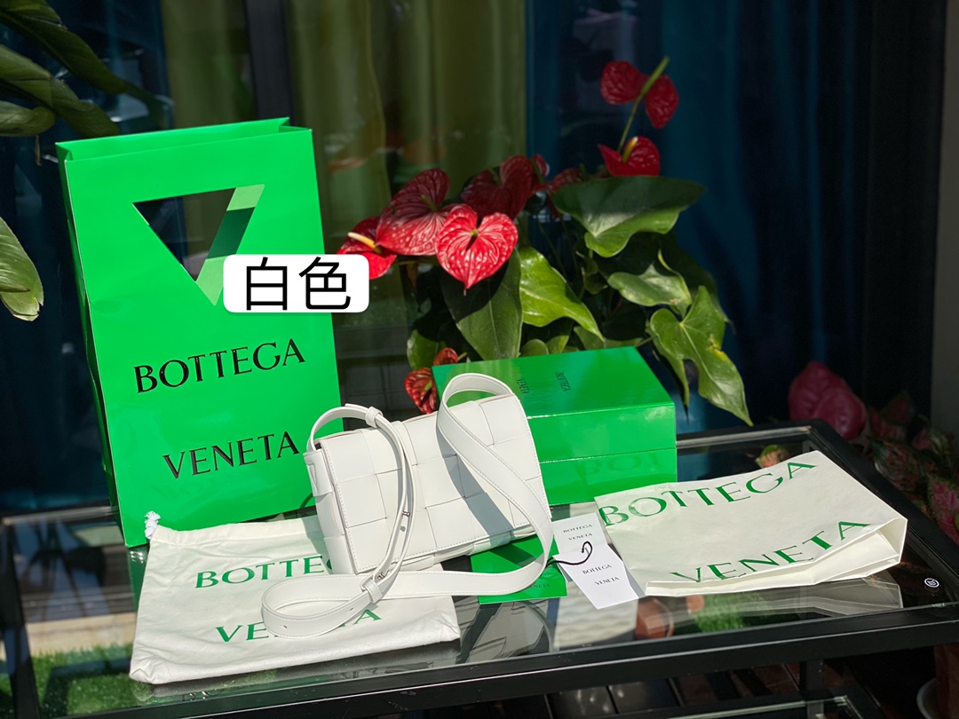 ボッテガヴェネタバッグレディース激安通販 人気販売 斜め掛けバッグ 編み形 シンプル 男女兼用 ホワイト_2