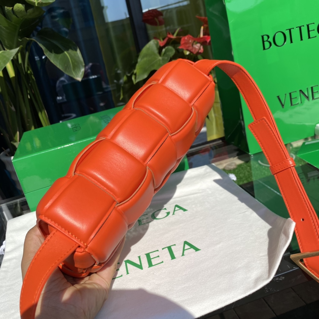 ブランドバッグ ボッテガ・ヴェネタ偽物 人気販売 斜め掛けバッグ 編み形 シンプル 男女兼用 レッド_2