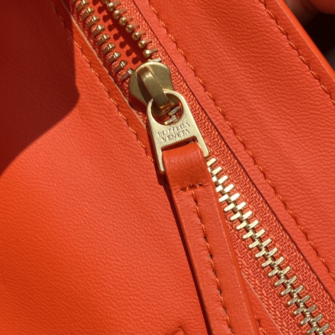 ブランドバッグ ボッテガ・ヴェネタ偽物 人気販売 斜め掛けバッグ 編み形 シンプル 男女兼用 レッド_5