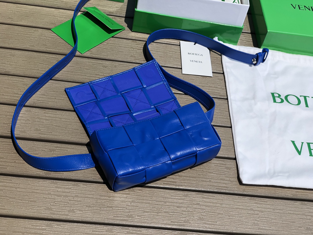 bottega venetaボッテガ バッグインバッグＮ級品 人気販売 斜め掛けバッグ 編み形 シンプル 男女兼用 ブルー_3
