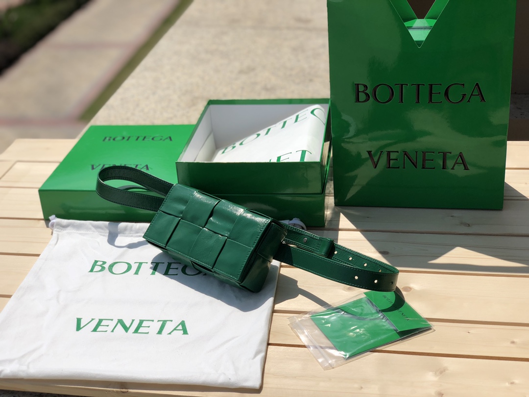 bottega venetaボッテガヴェネタ エディターズバッグ激安通販 ウエストバッグ 軽量 編み形 ミニバッグ 男女兼用 グリーン_1
