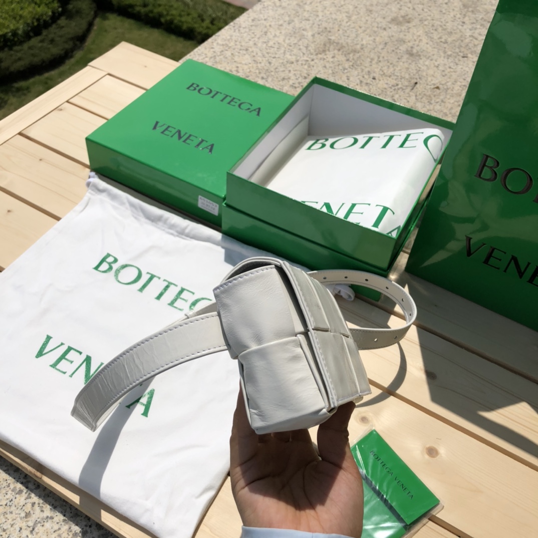 bottega venetaボッテガエコバッグ偽物 ウエストバッグ 軽量 編み形 ミニバッグ 男女兼用 ホワイト_6