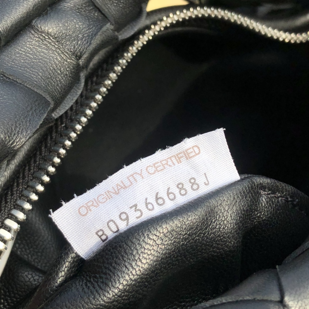 bottega venetaボッテガ バッグ カセット偽物 ミニバッグ 編みバッグ 持ちバッグ 新商品 優雅 シンプル 人気 ブラック_6