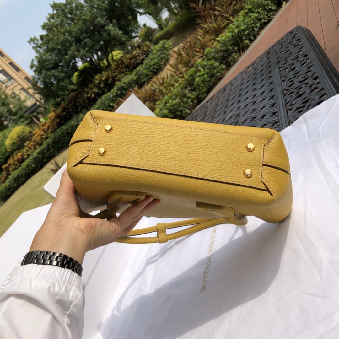 bottega venetaボッテガ 最新偽物 肩掛けバッグ 持ちバッグ 大容量 ファッション 人気品 イエロー_4