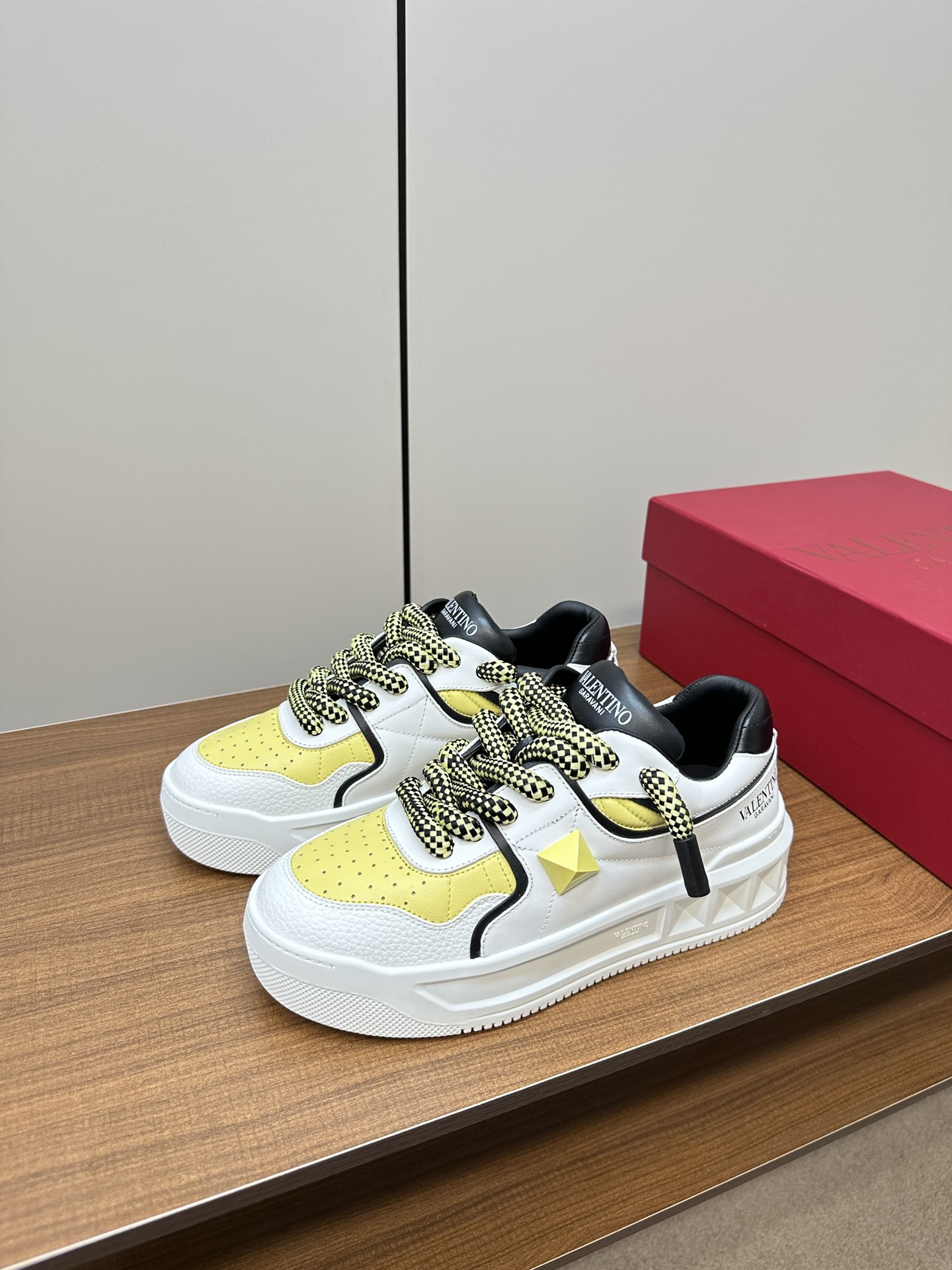 VALENTINOヴァレンティノシューズＮ級品 スポーツシューズ 運動 スニーカー カップルシューズ シンプル イエロー_9