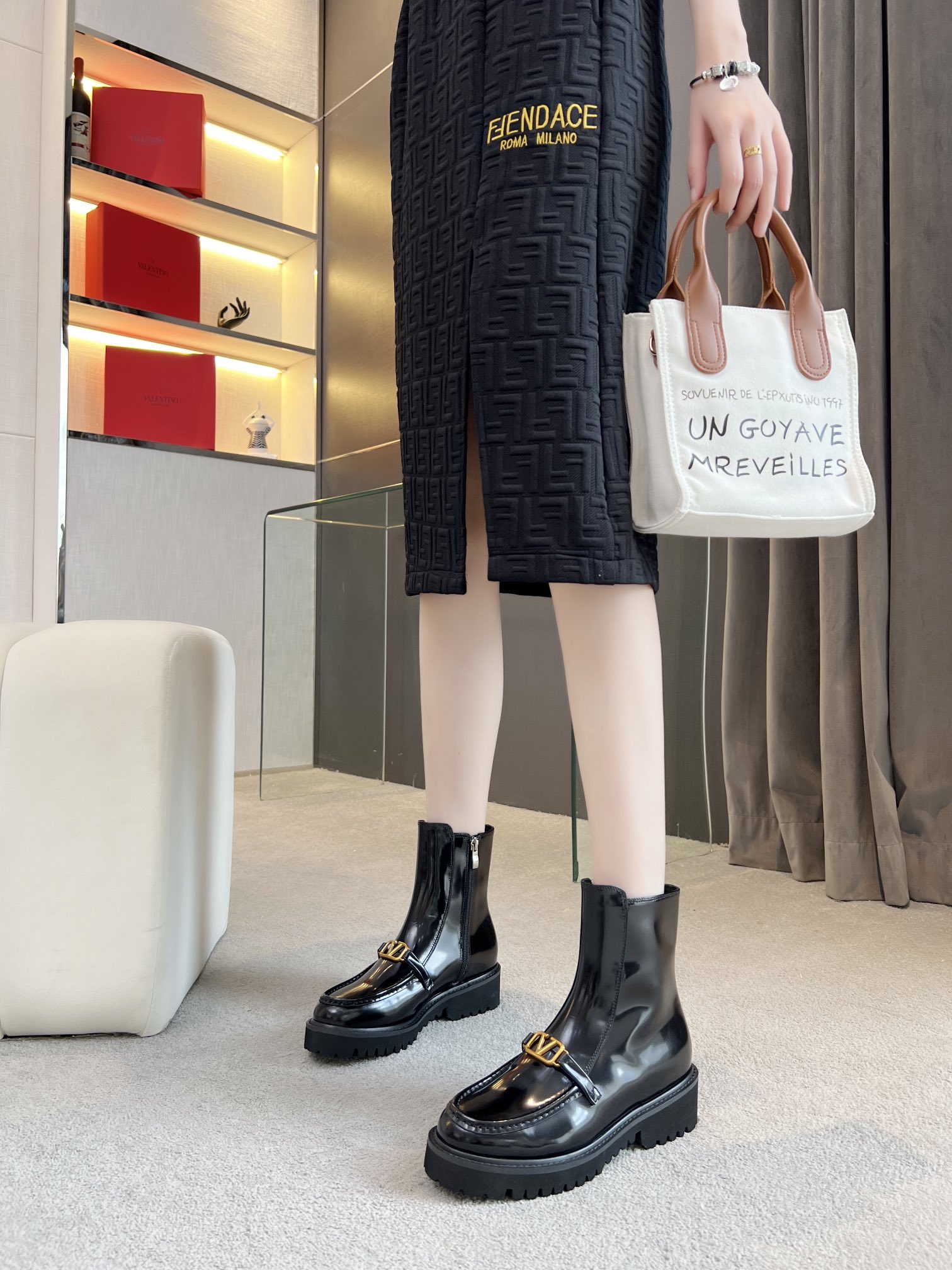 valentino 2024定番人気 シューズコピー ドクターマーチン ブーツ レザー 牛革 シンプル 品質保証 ブラック_5