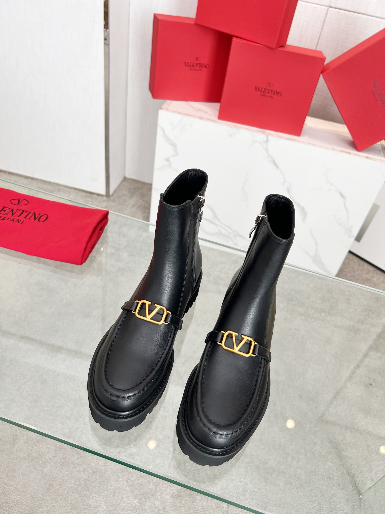 valentino ヴァレンティノスニーカースーパーコピー 品質保証 ドクターマーチン ブーツ レザー 牛革 シンプル ブラック_5