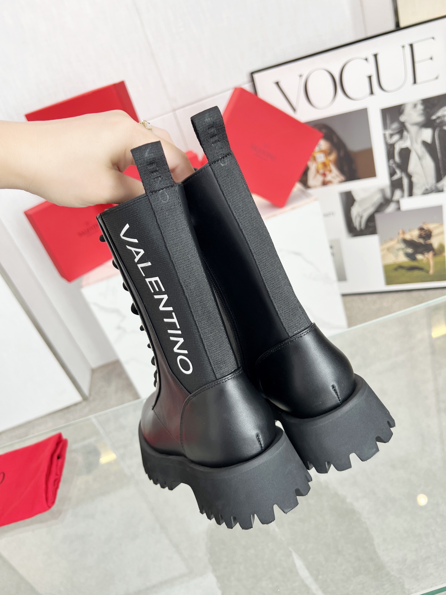 valentino ヴァレンティノ レディース 靴激安通販 ドクターマーチン ブーツ レザー 牛革 靴 シンプル 人気 ブラック_6