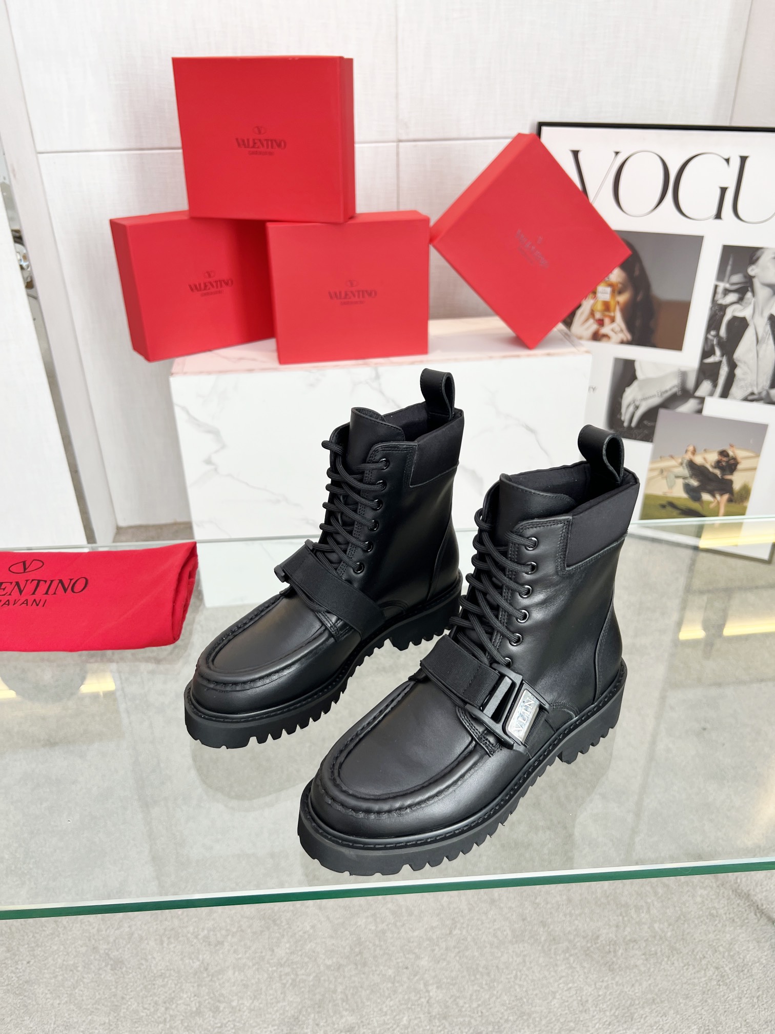 valentino お得100%新品 フラットシューズＮ級品 牛革 靴 ドクターマーチン 厚底 ブーツ レザー シンプル ブラック_4