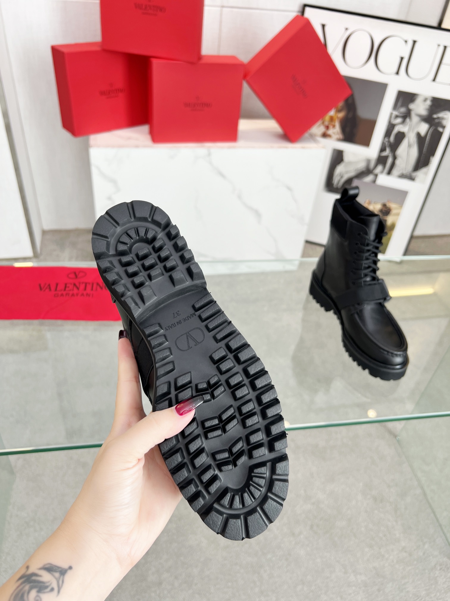 valentino お得100%新品 フラットシューズＮ級品 牛革 靴 ドクターマーチン 厚底 ブーツ レザー シンプル ブラック_8