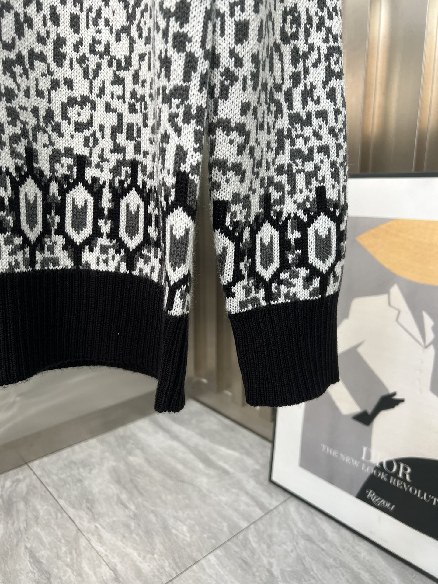 valentino 今季セール限定品 メンズ ヴァレンティノセーターコピー トップス ニット 柔らかい 保温 暖かい 長袖 グレイ_2