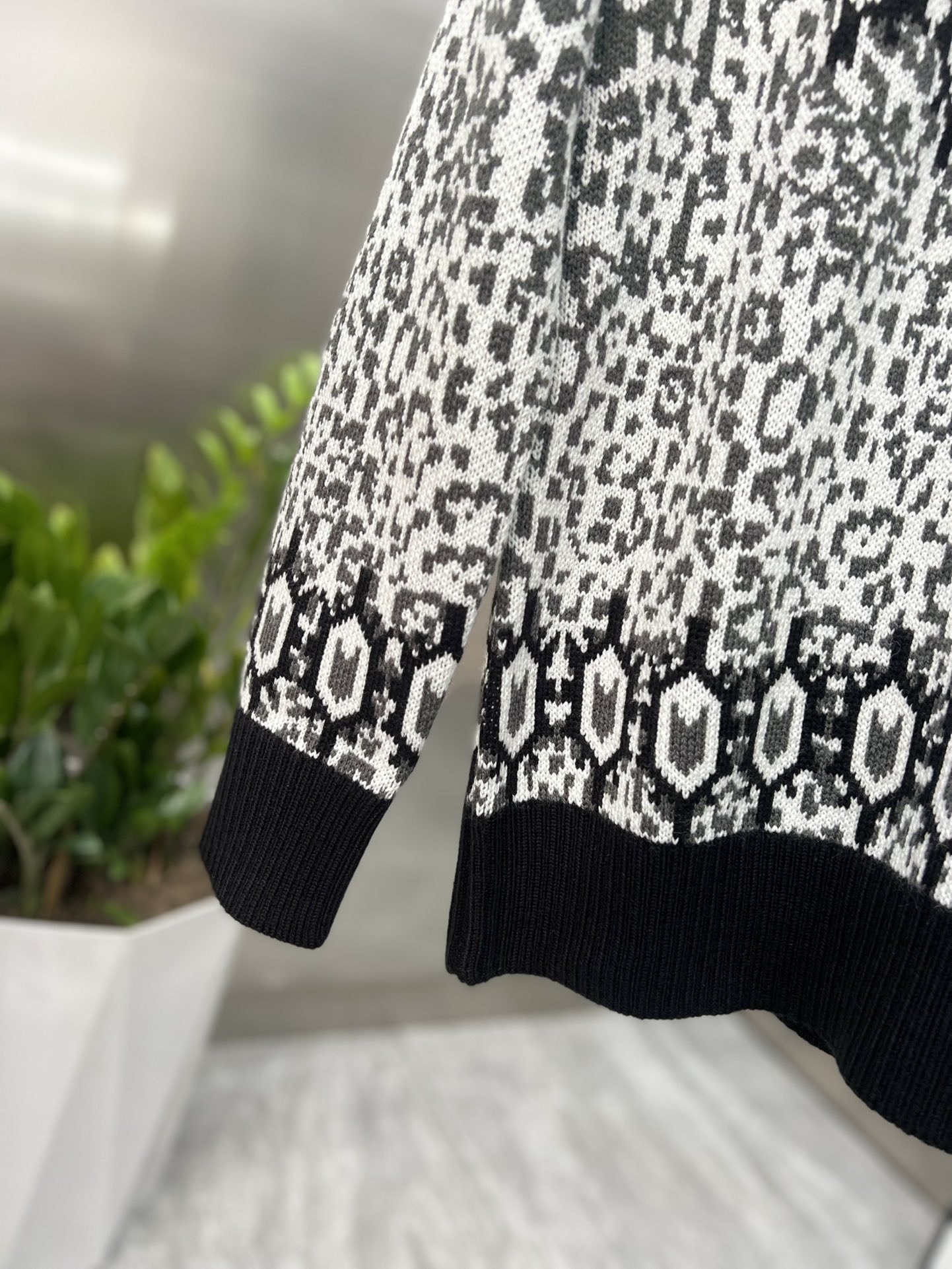 valentino 今季セール限定品 メンズ ヴァレンティノセーターコピー トップス ニット 柔らかい 保温 暖かい 長袖 グレイ_6