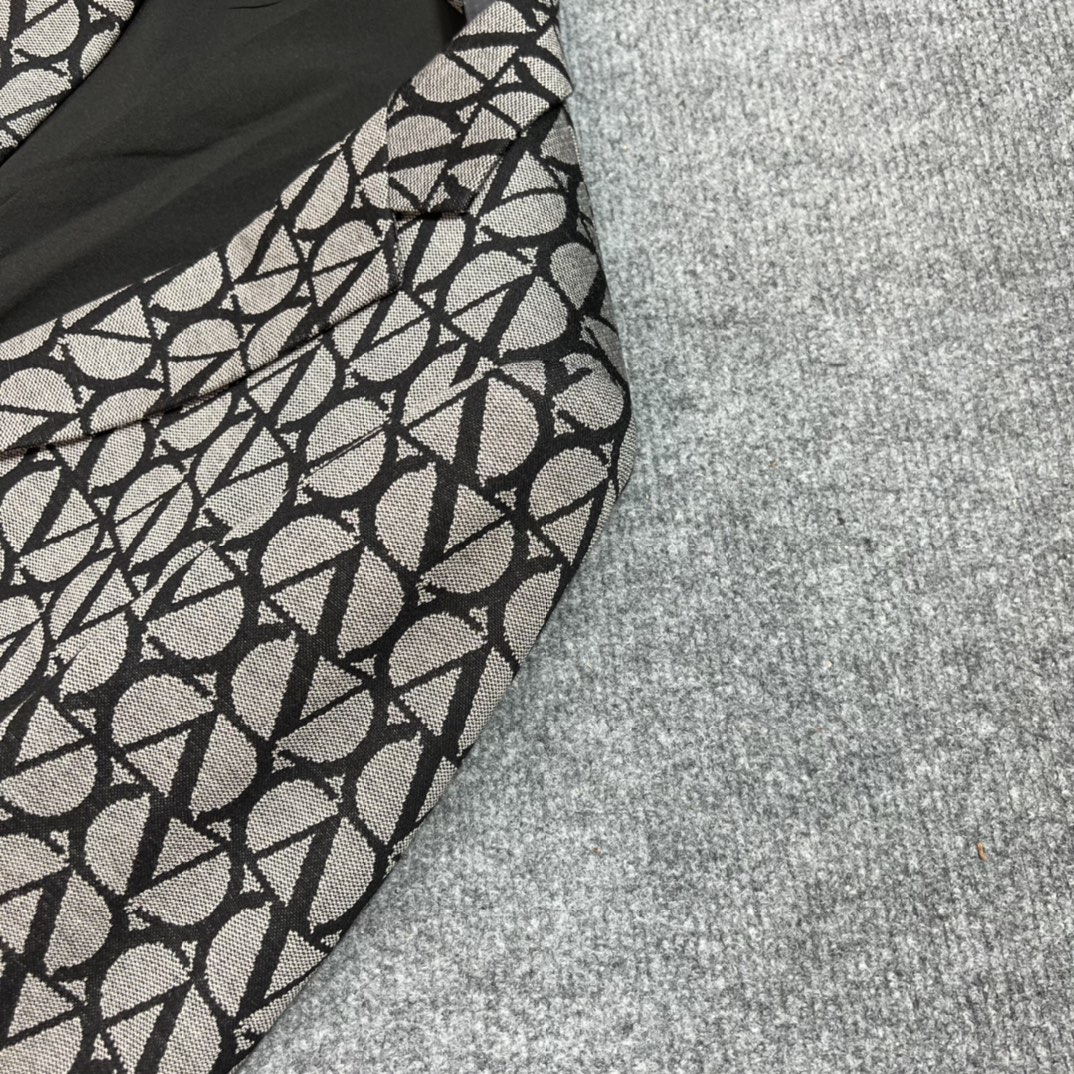 valentino ヴァレンティノレディース服Ｎ級品 ビジネス スーツ トップス 1点 アウター ジャケット グレイ_5