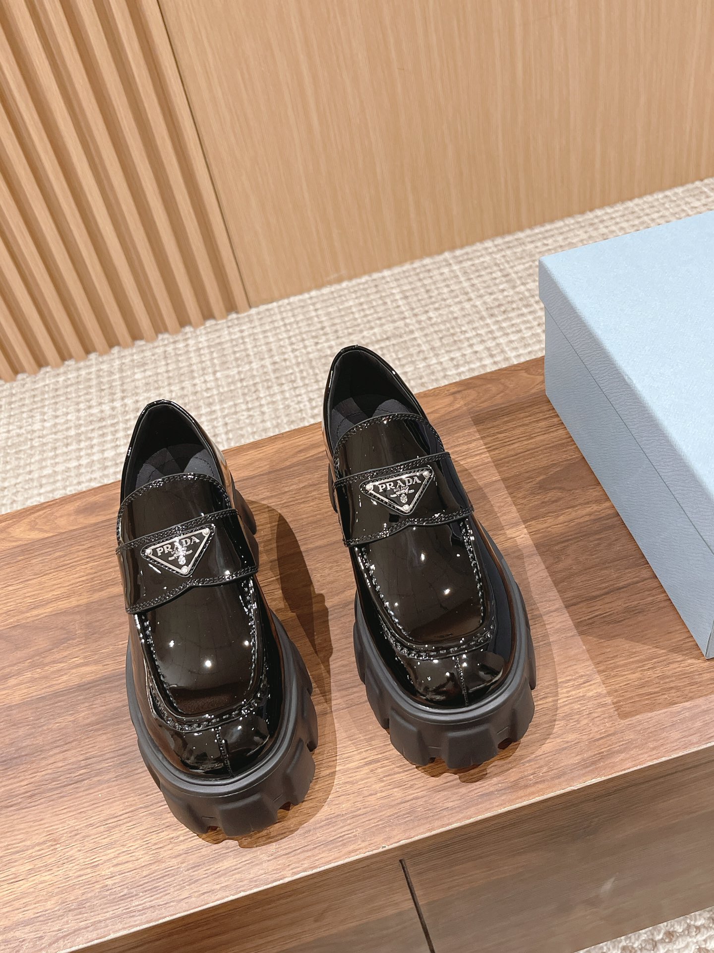 PRADAプラダ ソックススニーカーｎ級品 モカシン ローファー シューズ 牛革 通勤 防滑 履き心地 ブラック_1