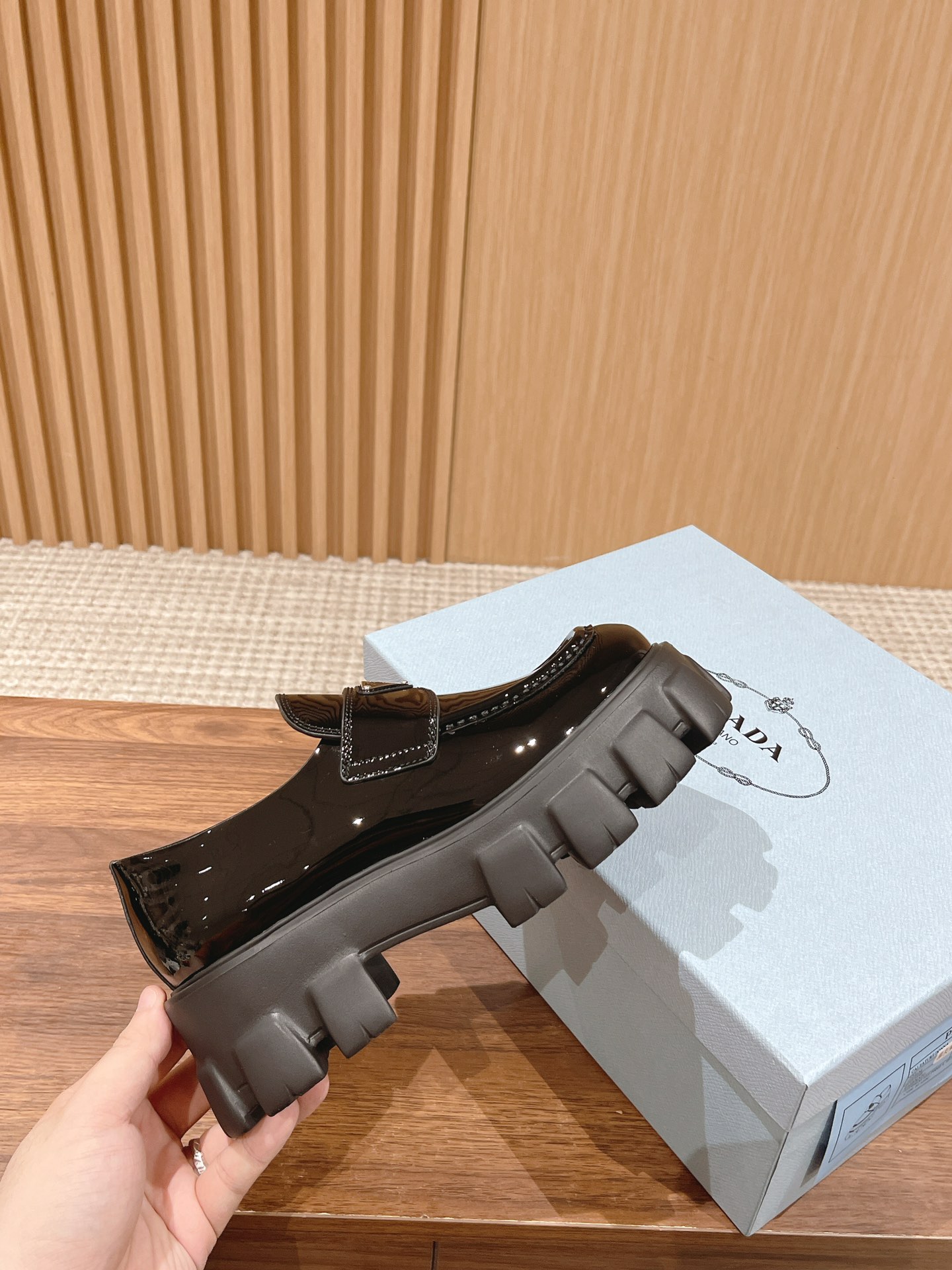 PRADAプラダ ソックススニーカーｎ級品 モカシン ローファー シューズ 牛革 通勤 防滑 履き心地 ブラック_3