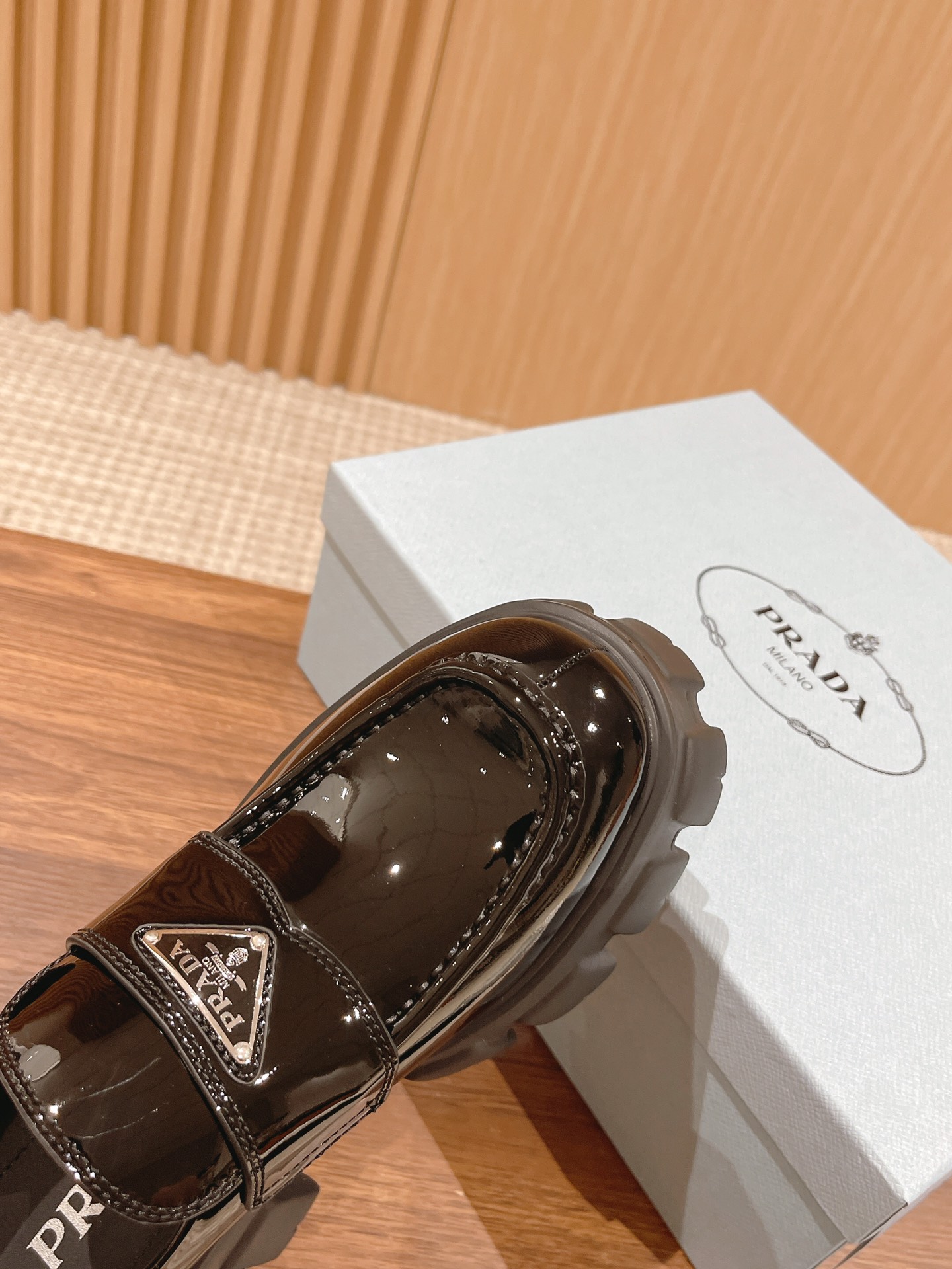 PRADAプラダ ソックススニーカーｎ級品 モカシン ローファー シューズ 牛革 通勤 防滑 履き心地 ブラック_4
