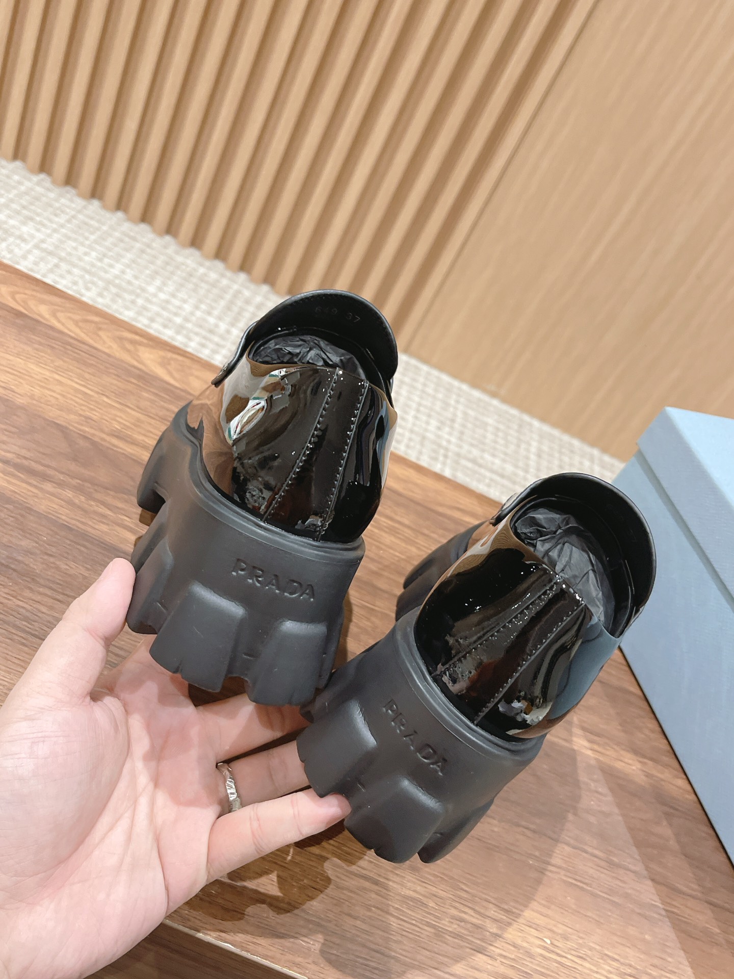 PRADAプラダ ソックススニーカーｎ級品 モカシン ローファー シューズ 牛革 通勤 防滑 履き心地 ブラック_5