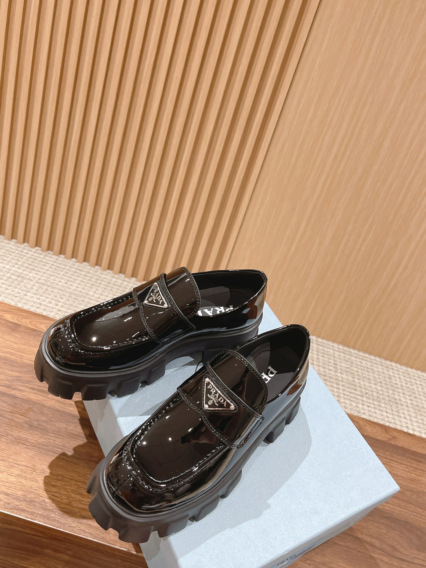 PRADAプラダ ソックススニーカーｎ級品 モカシン ローファー シューズ 牛革 通勤 防滑 履き心地 ブラック_8
