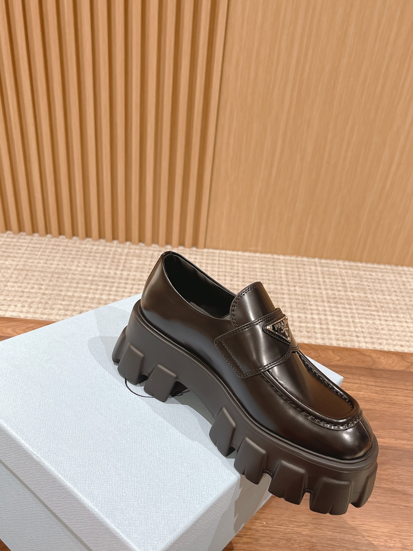 PRADAプラダ ソックススニーカーコピー モカシン 履き心地 ローファー シューズ 牛革 通勤 防滑 ブラック_4