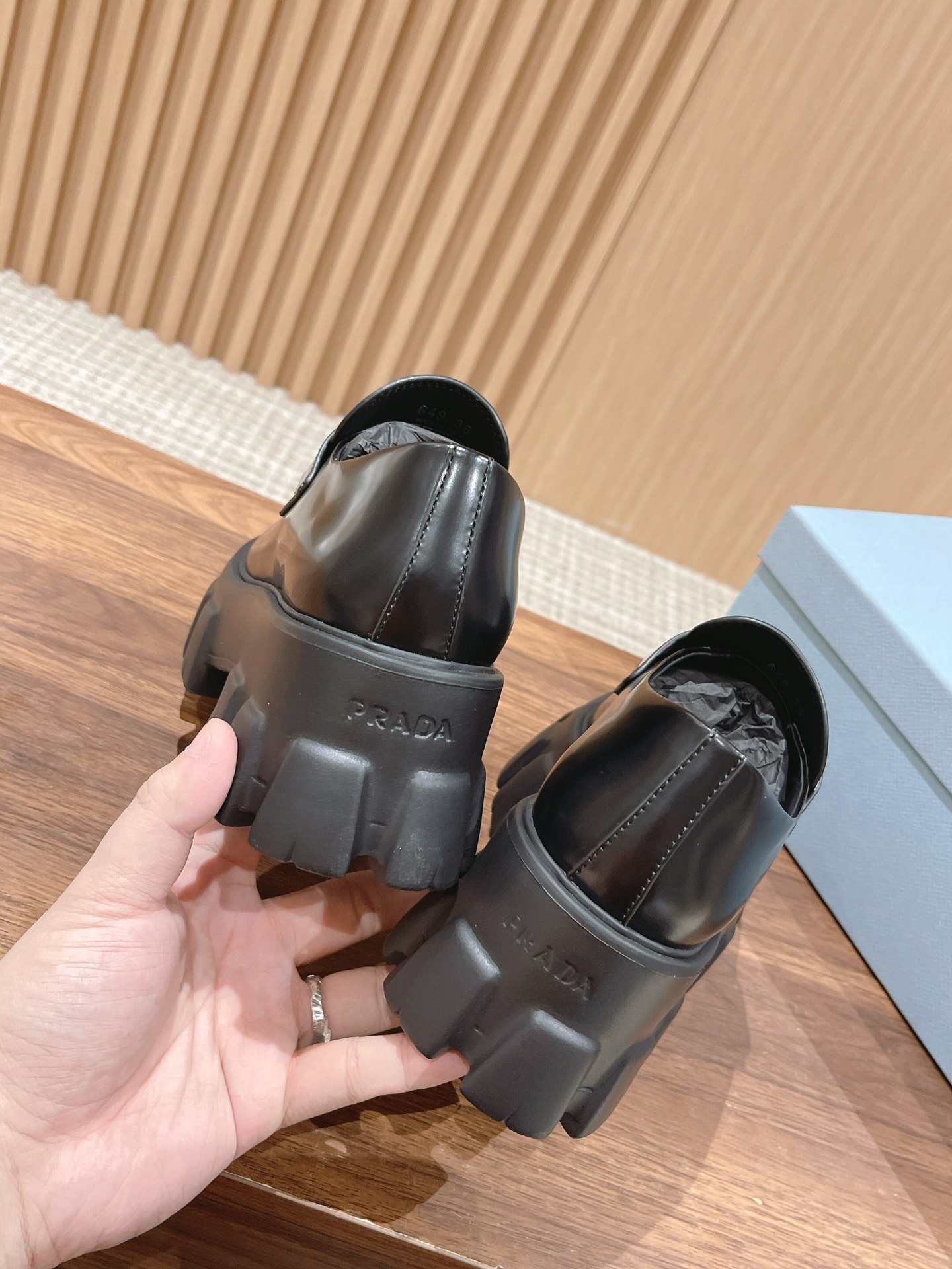 PRADAプラダ ソックススニーカーコピー モカシン 履き心地 ローファー シューズ 牛革 通勤 防滑 ブラック_6
