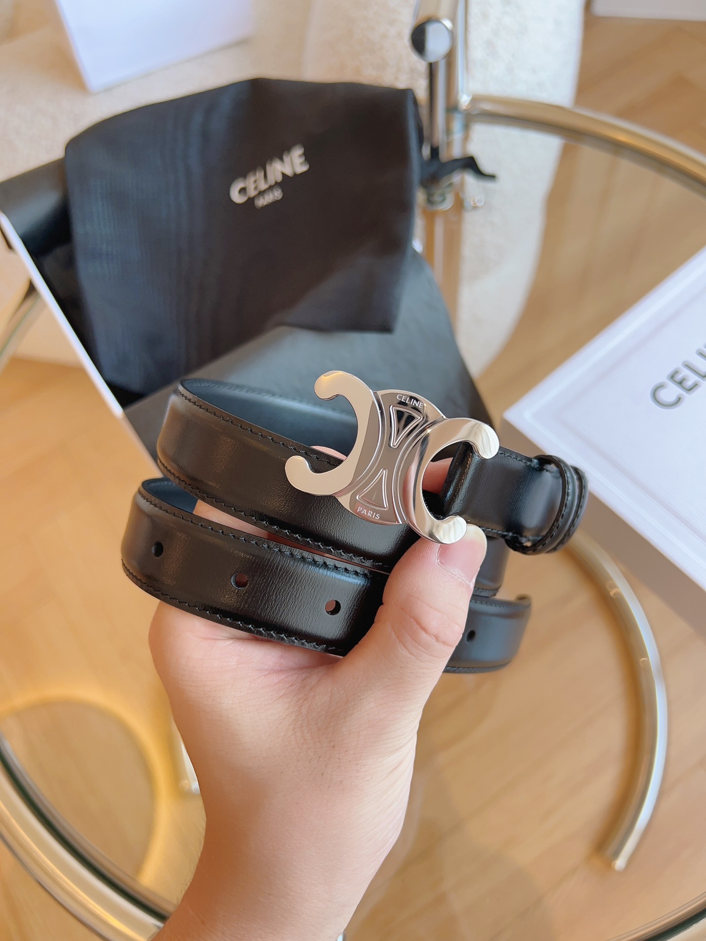 爆買い大得価 セリーヌベルト サイズスーパーコピー レディース バックル おしゃれ 細いベルト 幅2.5㎝ ブラック_3
